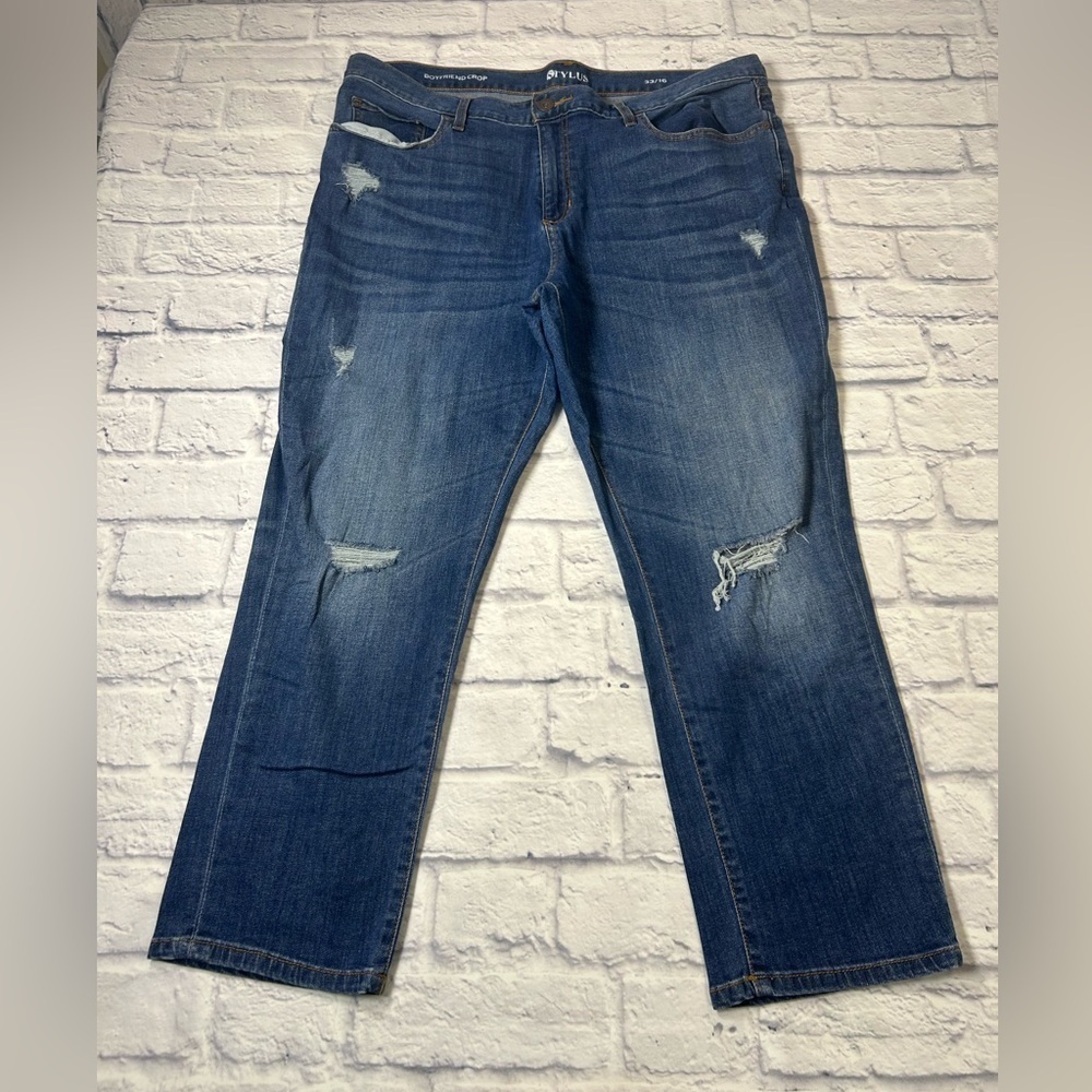 STYLUS Women's Classic Blue Cropped Boyfriend Jeans. Size 16